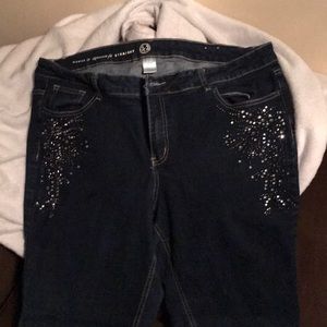 Super cute embellished jeans!